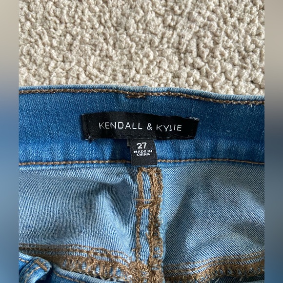 🔸 Kendall & Kylie 🔸 cropped light wash jeans - Picture 3 of 7